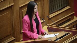 Στη Βουλή από την Ελένη Βατσινά η έλλειψη κλινών ΜΕΘ στην Κρήτη