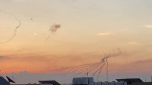 Μαλί: Πυρά και εκρήξεις ακούγονται από το πρωί στην πρωτεύουσα Μπαμακό