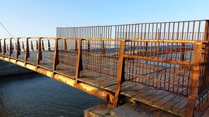 Από στολίδι... ερείπιο η πεζογέφυρα "Καλατράβα" στον Καράβολα- Δείτε φωτογραφίες