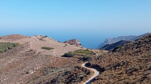 Πεζοπορία στο μικρό οροπέδιο της Μονοκαράς