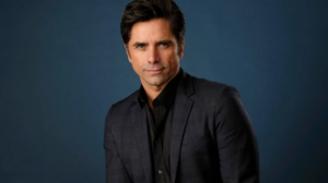 Τζον Στάμος: Ο ηθοποιός ισχυρίζεται ότι κακοποιήθηκε σεξουαλικά ως παιδί από μια μπέιμπι σίτερ 