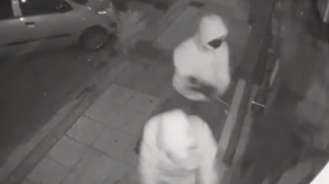 Εντείνονται οι έρευνες της Αστυνομίας για τους δράστες που έκαναν "καταδρομική" σε κατάστημα