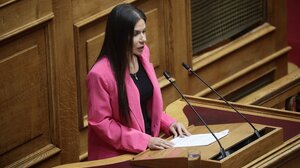 Στη Βουλή ξανά, από την Ελένη Βατσινά, το θέμα των εργατών γης