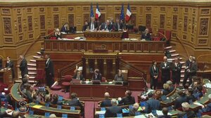 Γαλλία: Υπό κράτηση Γερουσιαστής- Φέρεται να νάρκωσε βουλευτή για να την βιάσει