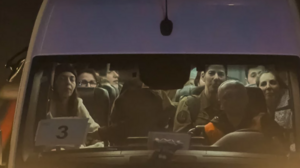 Παραδόθηκαν δύο Ισραηλινοί όμηροι από τη Χαμάς στον Ερυθρό Σταυρό