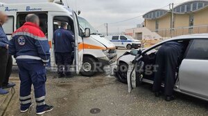 Πήγαινε ανάποδα σε μονόδρομο και έπεσε πάνω σε ασθενοφόρο 