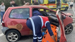 Σοβαρό τροχαίο στον ΒΟΑΚ: Στο νοσοκομείο Χανίων νεαρός οδηγός