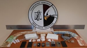 Με πάνω από 2,5kg κοκαΐνη και σχεδόν 20.000 ευρώ πιάστηκαν τρεις Ηρακλειώτες