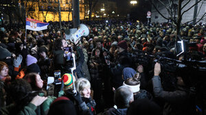 Σερβία: Διαδηλώσεις της αντιπολίτευσης και επεισόδια στο δημαρχείο του Βελιγραδίου