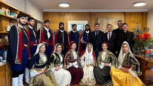 Κρητικά και ποντιακά κάλαντα έψαλαν στον Λ. Αυγενάκη