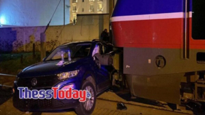 Θεσσαλονίκη: Αμαξοστοιχία παρέσυρε αυτοκίνητο