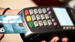 Υποχρεωτικά POS παντού από το νέο έτος