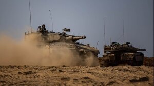 Ισραηλινά άρματα μάχης προωθούνται βαθιά στη Γάζα