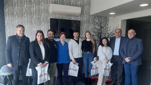 Ευχές για «καλές σπουδές» στους νέους που πήραν υποτροφία στην «Taste Academy» μέσω των «Κνωσός Διάγνωσις»