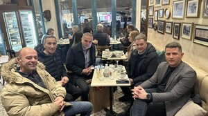 Στο Ηράκλειο με εκλεκτή παρέα σε εκλεκτό μέρος ο Κύρος Βασάρας