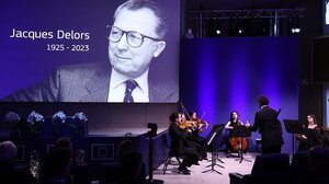 Η Ευρωπαϊκή Επιτροπή τίμησε τον Ζακ Ντελόρ