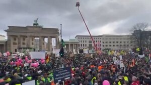 Μεγάλο αγροτικό συλλαλητήριο στο Βερολίνο - Η κυβέρνηση δεν ικανοποιεί τα αιτήματα