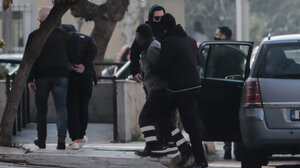 Κολωνός: Ξεκινά η δίκη για την 12χρονη – Στο εδώλιο 26 κατηγορούμενοι