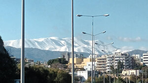 Η χιονισμένη όψη του Ψηλορείτη από το Ηράκλειο