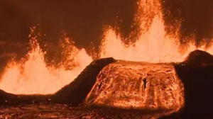 Ισλανδία: Η λάβα από το ηφαίστειο που εξερράγη έφθασε σε σπίτια που έπιασαν φωτιά    