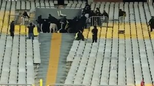 Άγρια συμπλοκή μεταξύ οπαδών σε ποδοσφαιρικό αγώνα στην Αίγυπτο - Βίντεο