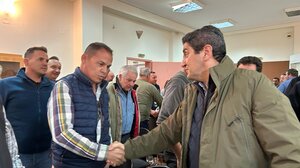 Σταθερός στη θέση του ο Αυγενάκης: Διάλογος με ανοιχτούς δρόμους, με αντιπροσωπεία αγροτών από τα μπλόκα