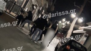 Θύμα ξυλοδαρμού έπεσε νεαρός στο κέντρο της Λάρισας - Τον πέταξαν πάνω σε κάγκελα