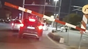 Φύλακας δεν κατέβασε τις μπάρες σε φυλασσόμενη διάβαση τρένων στο Μεταξουργείο