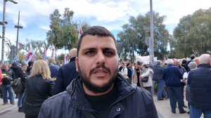 Με... λευκό μπαστούνι στη μεγαλειώδη πορεία για τα Τέμπη! Βίντεο