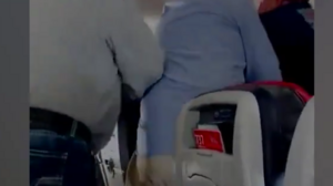 ΗΠΑ: Επιβάτης επιχείρησε να ανοίξει την πόρτα ενός αεροσκάφους την ώρα της πτήσης!