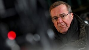 Η Ρωσία διεξάγει έναν “πόλεμο πληροφοριών” σύμφωνα με τον Γερμανό υπουργό Άμυνας