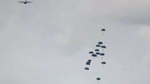 Γάζα: Η Βρετανία έριξε από τον αέρα 10 τόνους βοήθειας για πρώτη φορά