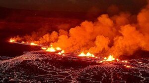 Ισλανδία: «Ποτάμι» λάβας μετά την έκρηξη του ηφαιστείου