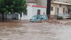 Κακοκαιρία στην Πιερία: Απεγκλωβισμοί και αντλήσεις υδάτων από σπίτια