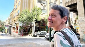 Η Δάφνη Μανουσάκη λέει την ιστορία της με τον καρκίνο του μαστού στέλνοντας σήμα κινδύνου