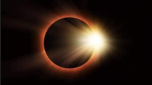 Ολική έκλειψη ηλίου: Εκπληκτικές εικόνες κατέγραψε από το διάστημα η NASA