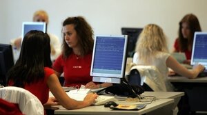 ΟΟΣΑ: Στην Ελλάδα η μεγαλύτερη μείωση της εργασιακής ανασφάλειας από το 2015	