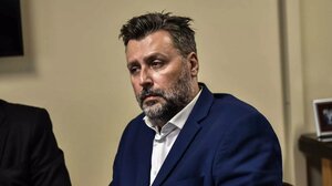 Η ΟΙΕΛΕ κατηγορεί τον Καλλιάνο για "εκπαιδευτικό σκάνδαλο" - Τι απαντά ο βουλευτής