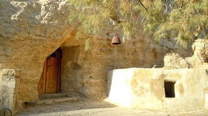 Ανακαλώντας ασκητικές μνήμες στα σπήλαια του «Αγίου Όρους» της Κρήτης