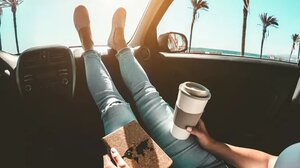 Πίνετε καφέ ενώ οδηγείτε; Πρόστιμο!