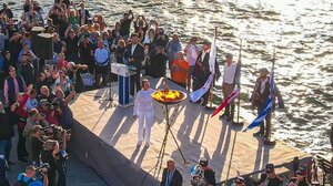 Στην καρδιά του Ενετικού Λιμανιού και με κάθε επισημότητα, τα Χανιά υποδέχθηκαν την Ολυμπιακή Φλόγα 