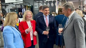 Αυγενάκης: Η Ελλάδα τιμώμενη χώρα της διεθνούς έκθεσης οίνων και ποτών στη Βερόνα της Ιταλίας