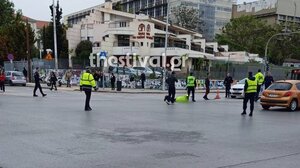 Μηχανή παρέσυρε τροχονόμο στο κέντρο της Θεσσαλονίκης