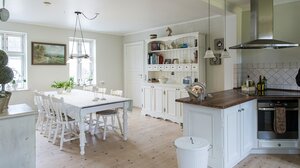 Έξι πράγματα που δεν πρέπει να αποθηκεύετε στα ντουλάπια της κουζίνας