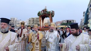 Ηράκλειο: Κοσμοσυρροή στη λιτάνευση της Τιμίας Κάρας του Αγ.Τίτου - Βίντεο και φωτογραφίες