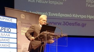 Αλέξης Καλοκαιρινός προς φοιτητές Ιατρικής και νέους γιατρούς: Κρατήστε ψηλά τη σημαία του Ανθρωπισμού