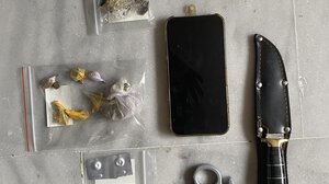 Χασίς, χάπια, μαχαίρι και μια σιδερογροθιά στα Χανιά - Μία σύλληψη 