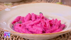 Πέννες με παντζάρι και καπνιστό τυρί