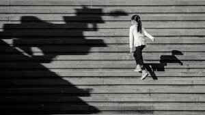 Ισόβια: η μητέρα έλειπε στη δουλειά και έσερνε με τη βία την 9χρονη στο κρεβάτι