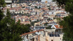 Οι υψηλές τιμές πώλησης ακινήτων εγκλωβίζουν τους νέους στο ενοίκιο